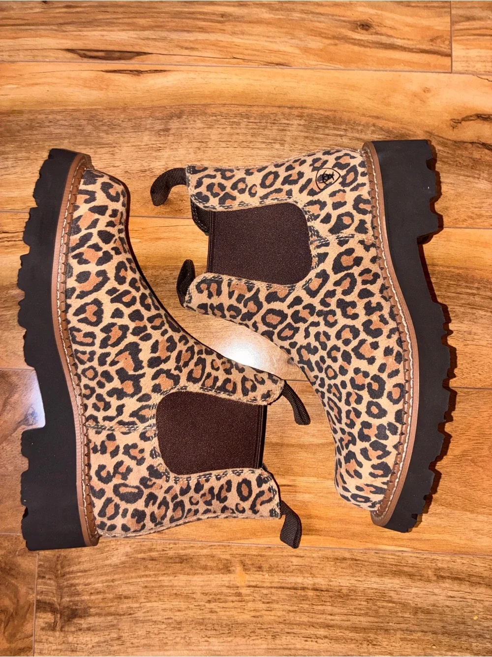 Ariat Women's Fatbaby Twin Gore Chelsea Western Boots, Cheetah print- size 6.5 B